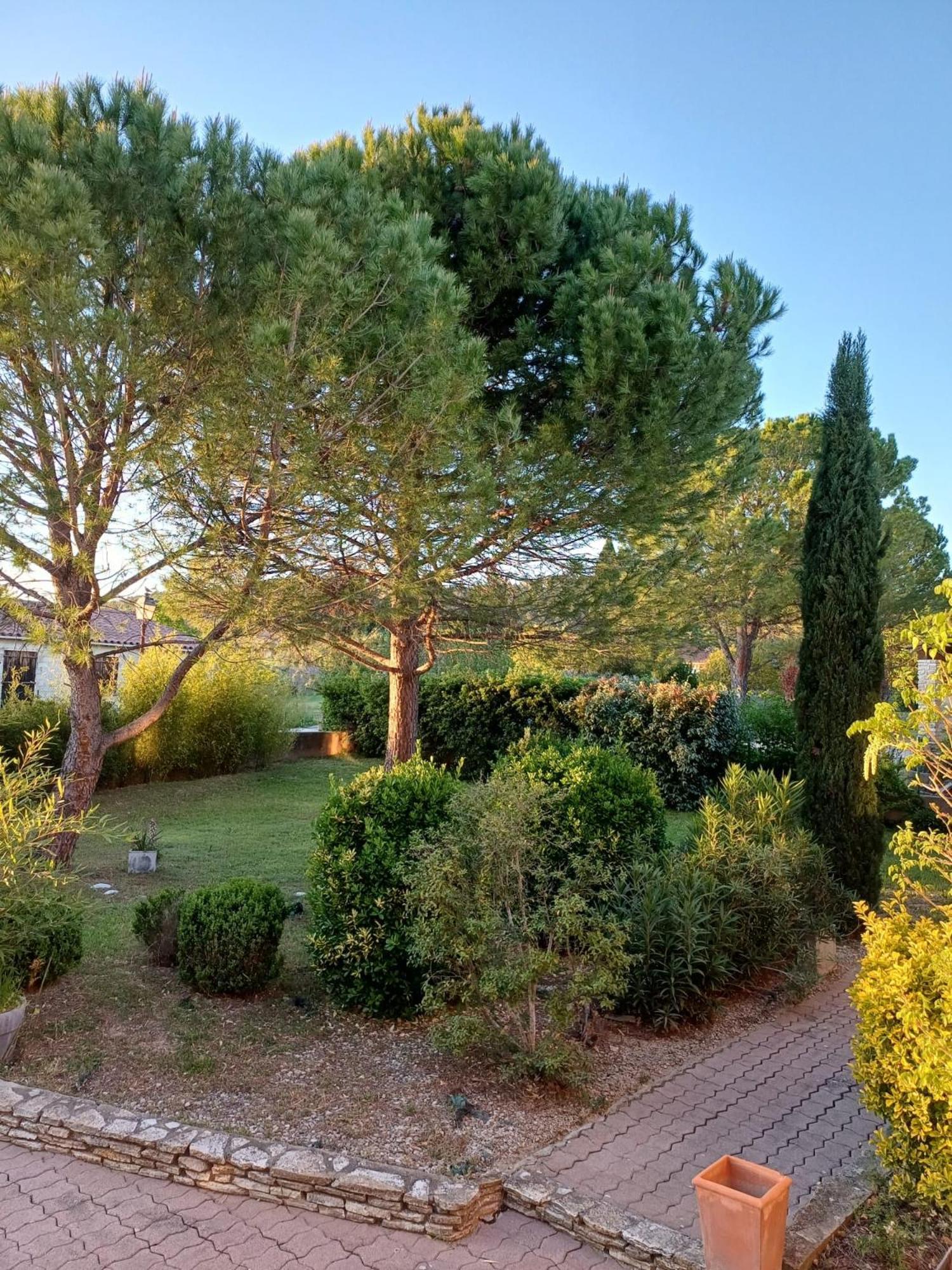 Family First Villa Gargas  Exterior photo